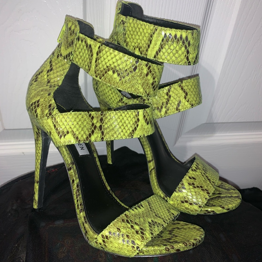 Steve Madden neon green snakeskin stiletto Heels
